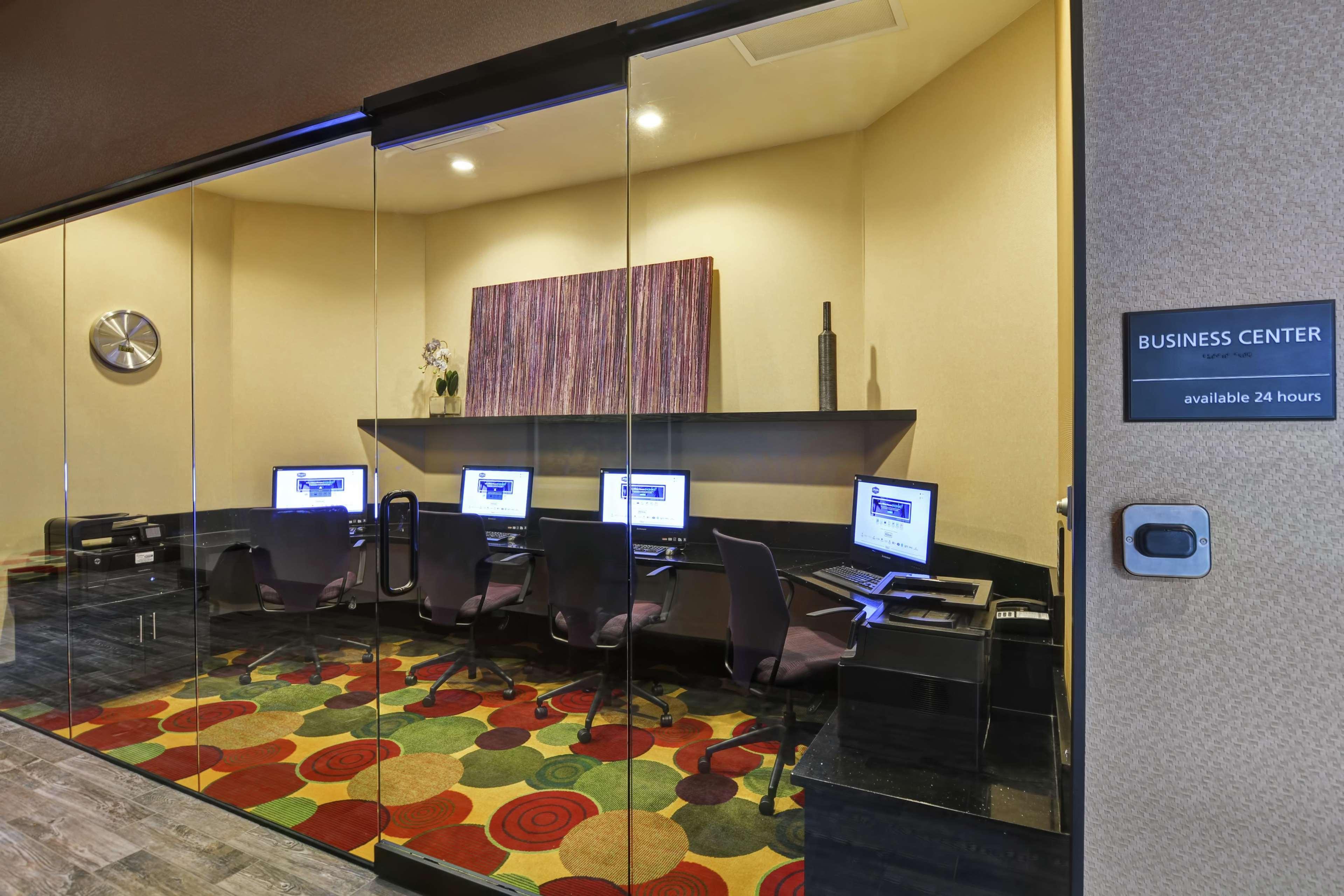 Hampton Inn & Suites Crabtree Роли Экстерьер фото