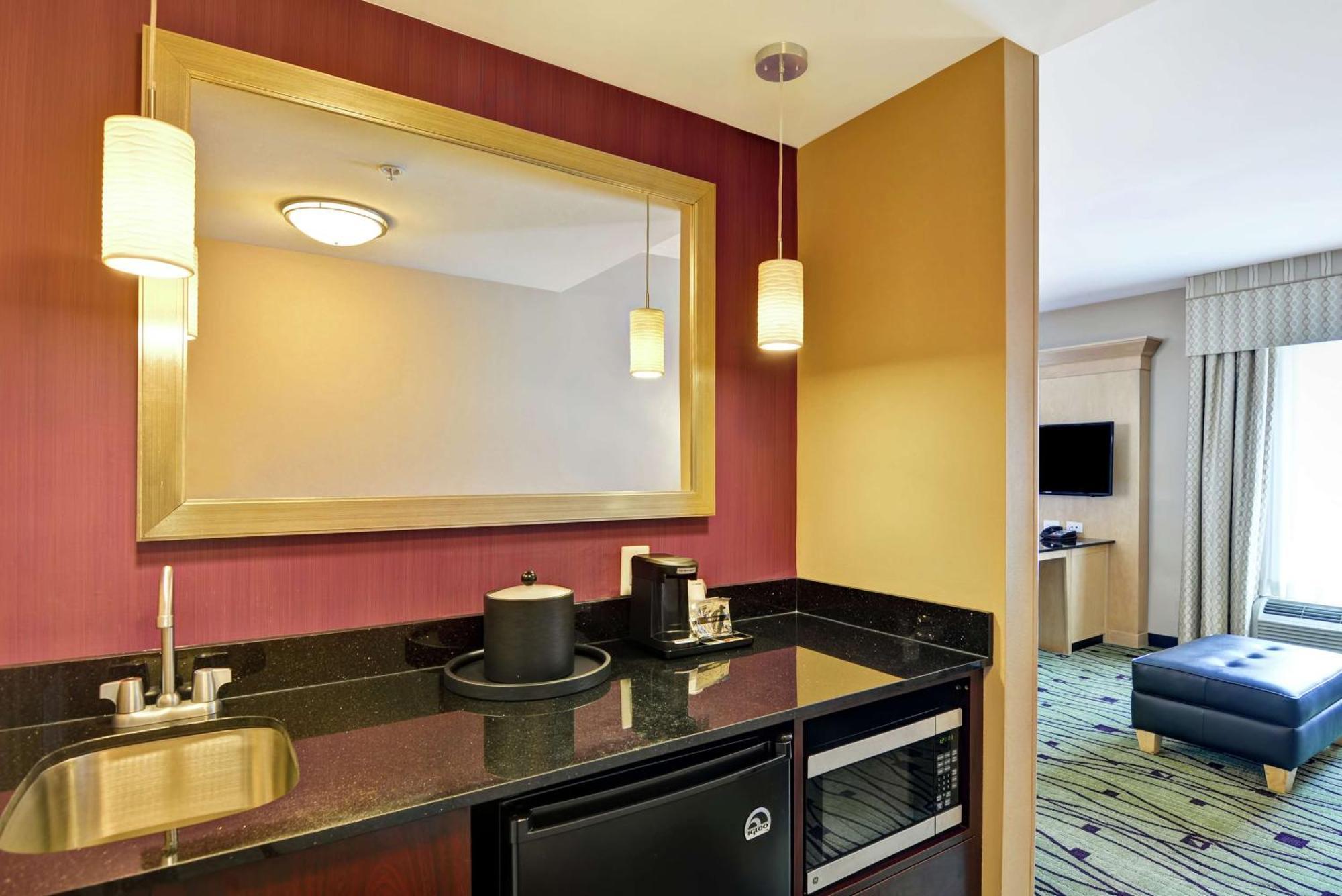 Hampton Inn & Suites Crabtree Роли Экстерьер фото